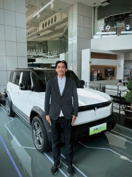 yohanes-sales-executive-chery-pik2